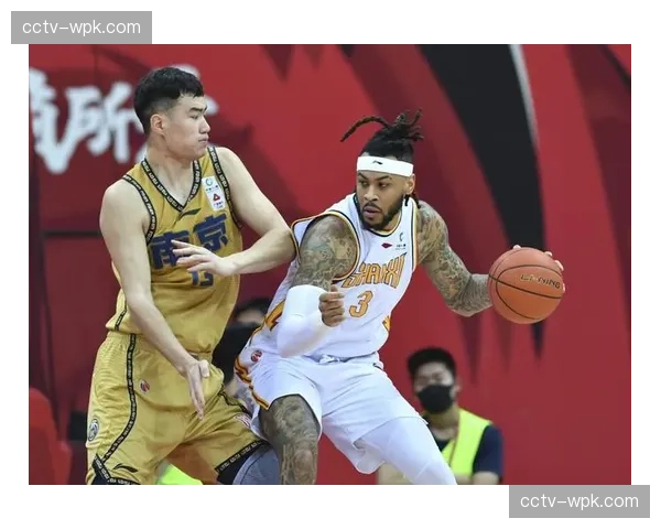 南京同曦宙光启用全新季后赛主题地板与灯光秀